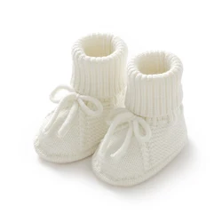 Zapatos primeros pasos con suela suave de ganchillo para niña