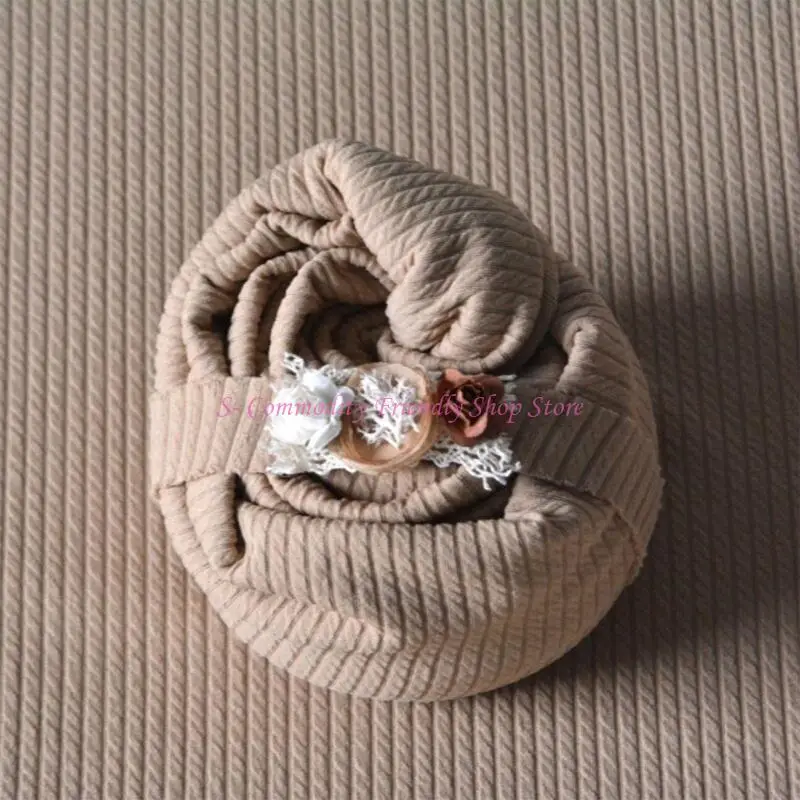 Manta bebé para sesión de fotos con almohada y gorros flores - imagen 4