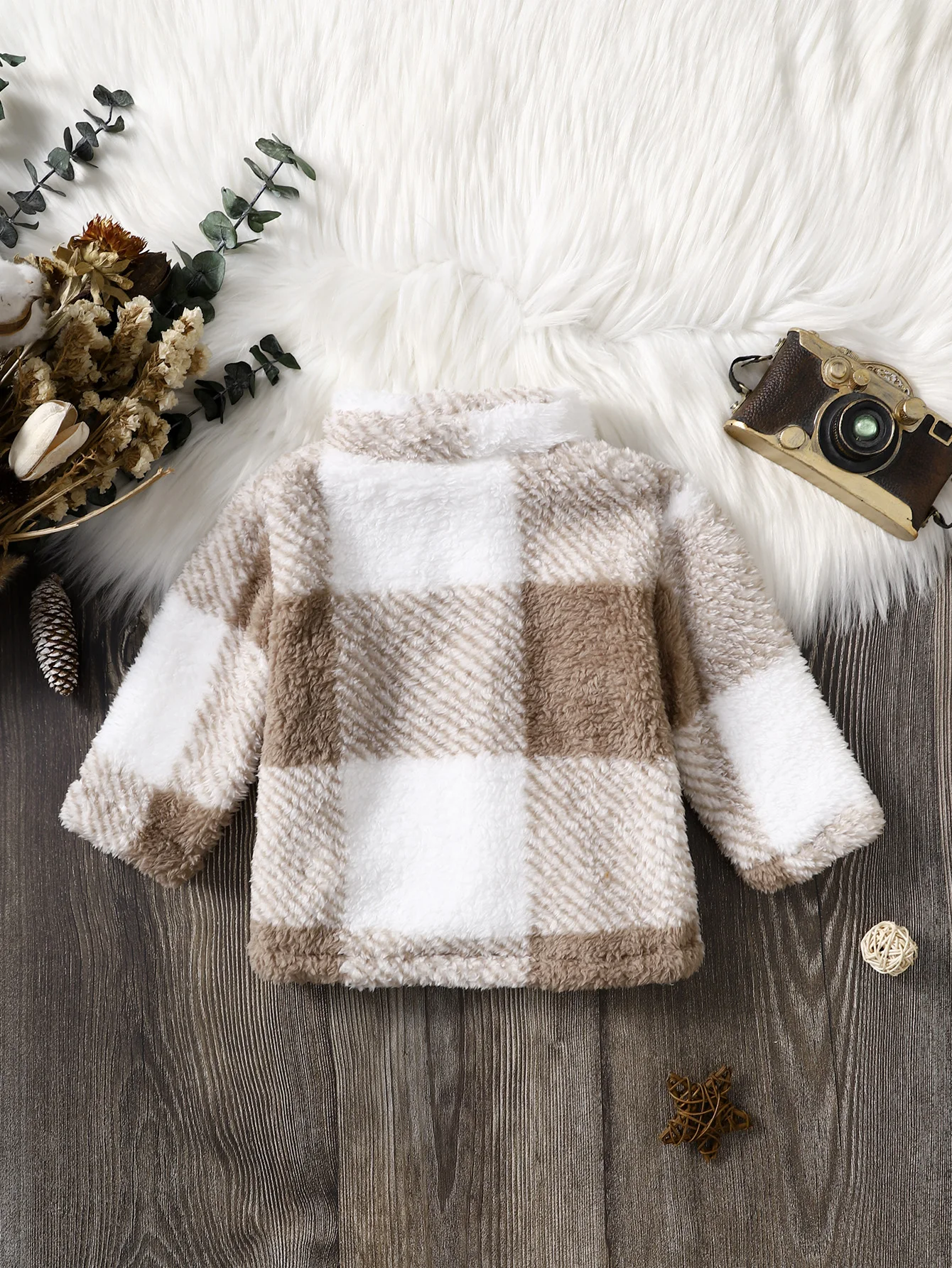 Chaqueta de invierno en felpa gruesa con botones para bebé tipo abrigo