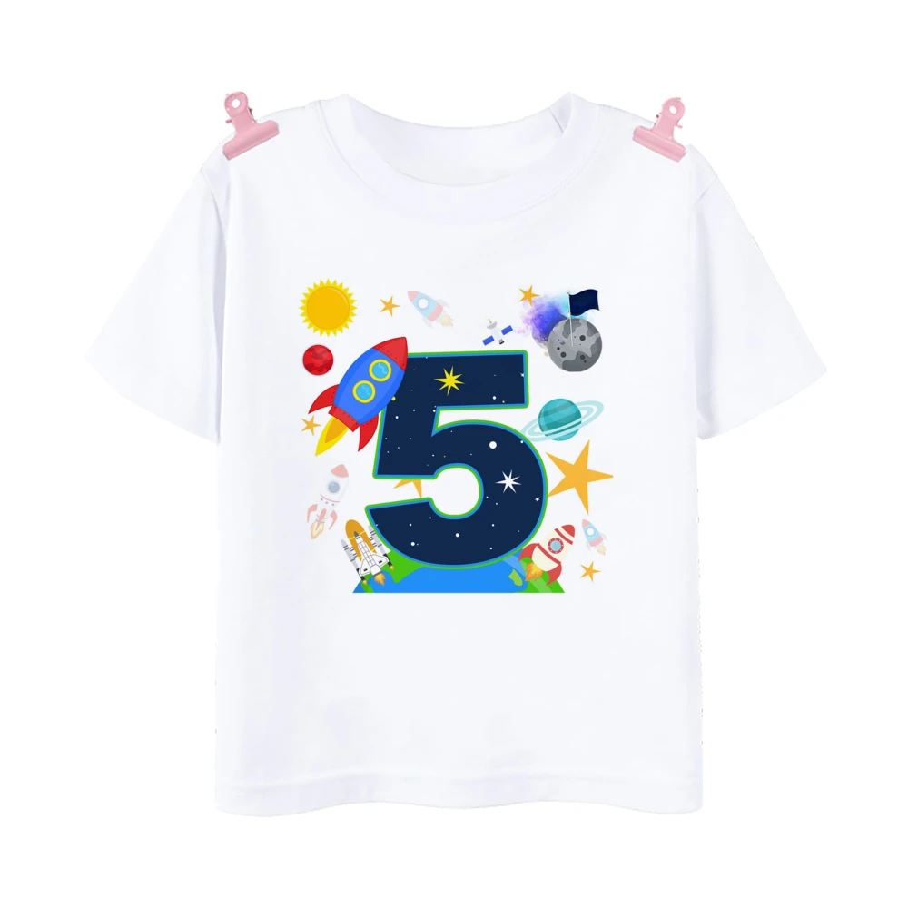 Outfit completo con temática aeroespacial para niños