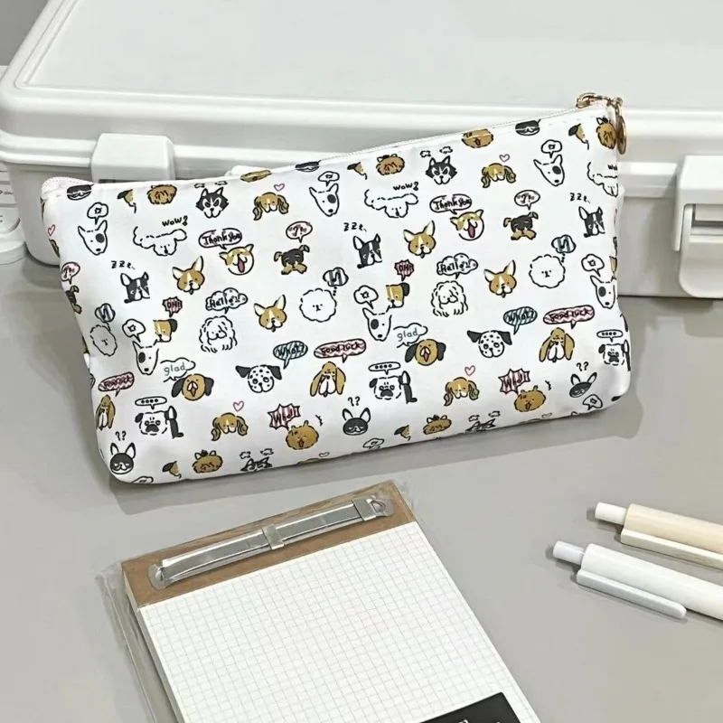 Estuche para lápices con estampado de cachorro, vista frontal