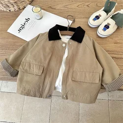 Rompevientos infantil ligero con diseño moderno para entretiempo