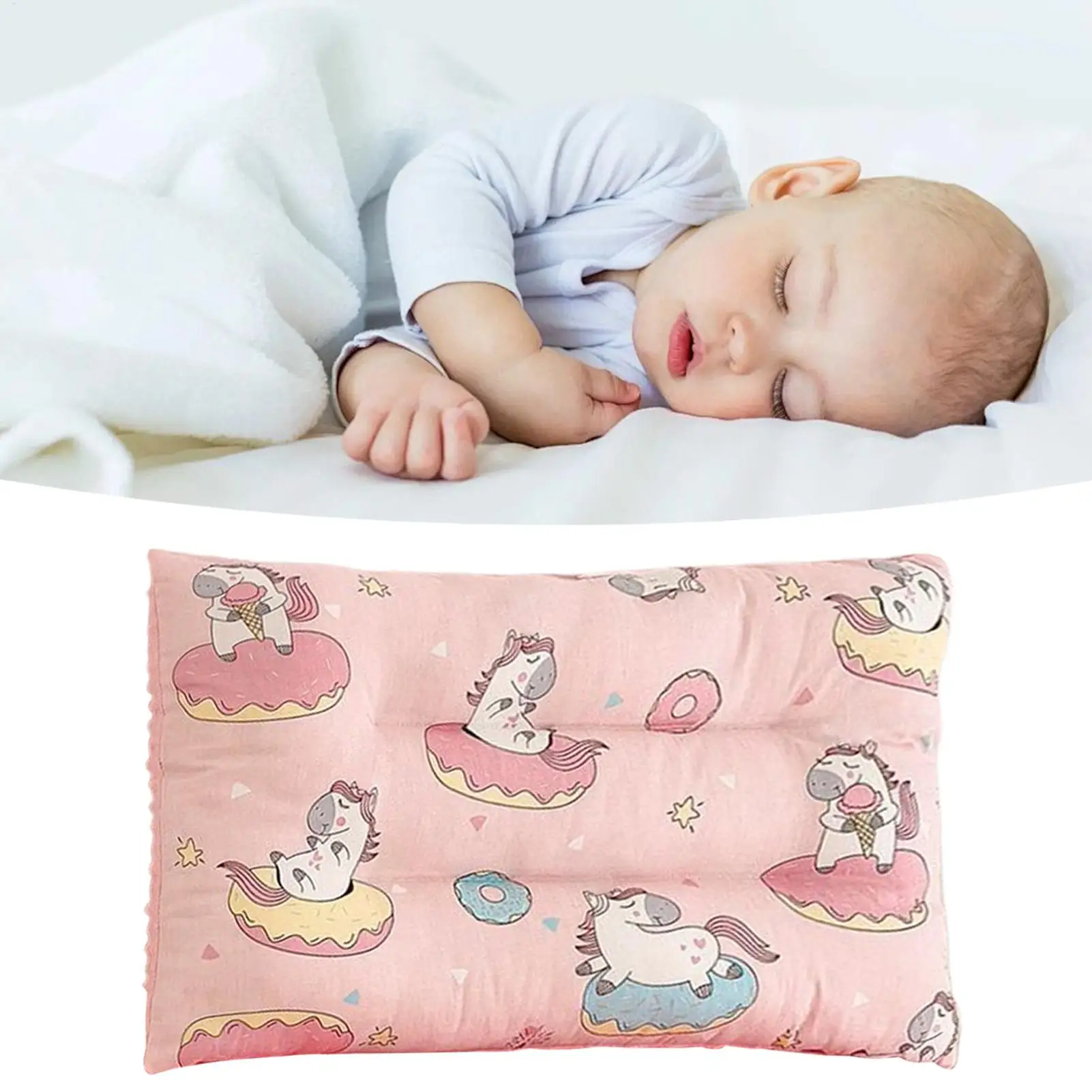Almohada colocada en un sofá infantil