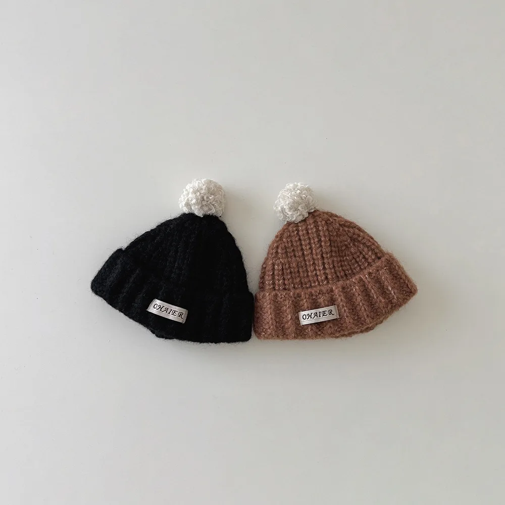Gorro de bebé con diseño sencillo y cómodo