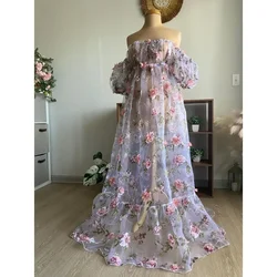 Vestido premamá de tul floral con pétalos de rosa efecto relieve