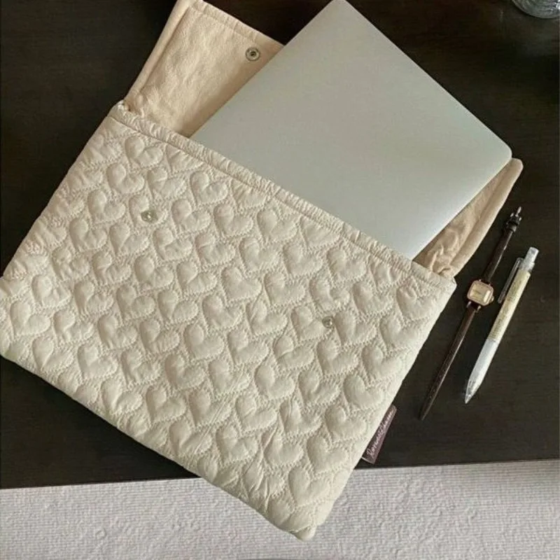 Detalle del material acolchado y cierre de la funda REAZOBI