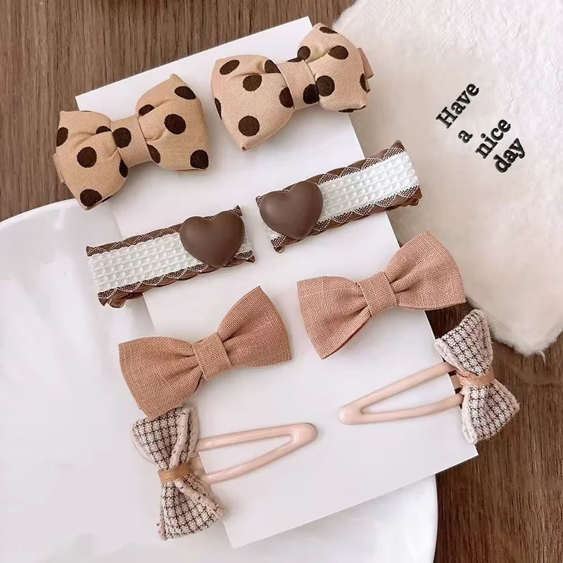Clips infantiles con lazo floral para el pelo – Beige - imagen 4
