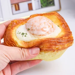Juguete antiestrés blando con forma de croissant para relajar