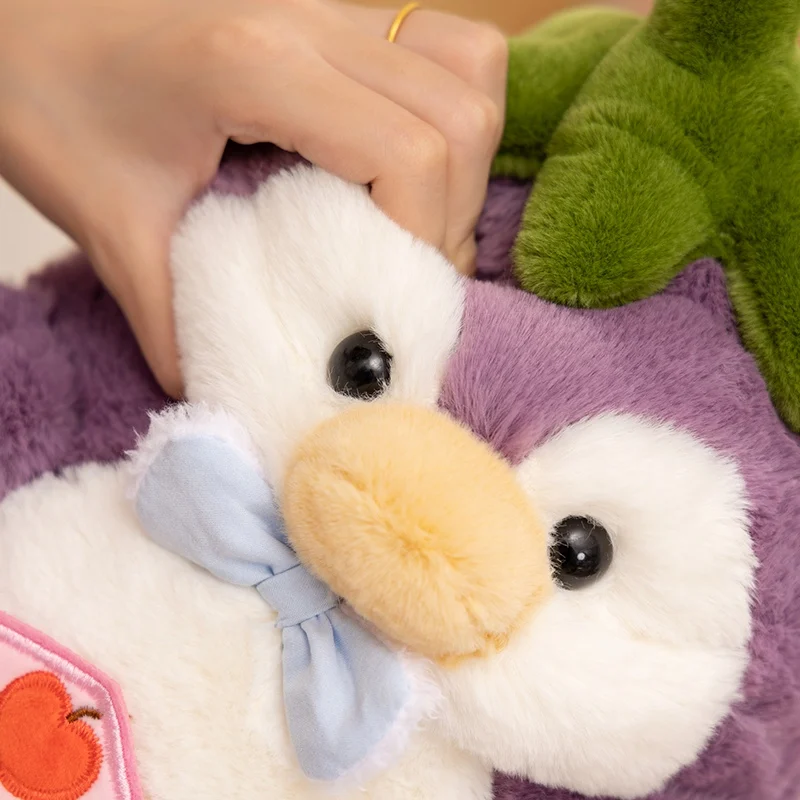 Peluche de pingüino tierno morado en forma de berenjena - imagen 2