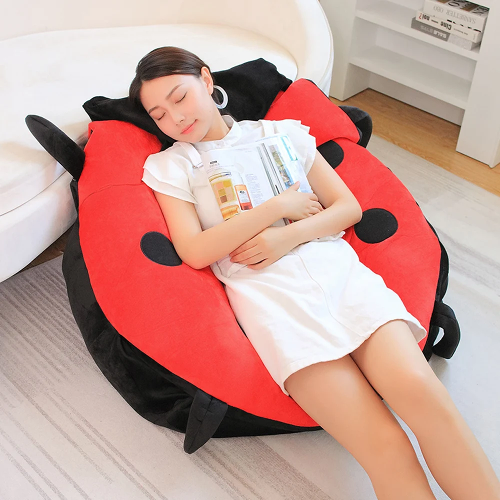 Almohada infantil de felpa con forma de escarabajo y mariquita - imagen 3