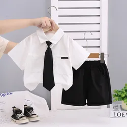 Ropa de verano para bebé: conjunto de camisa lisa y shorts