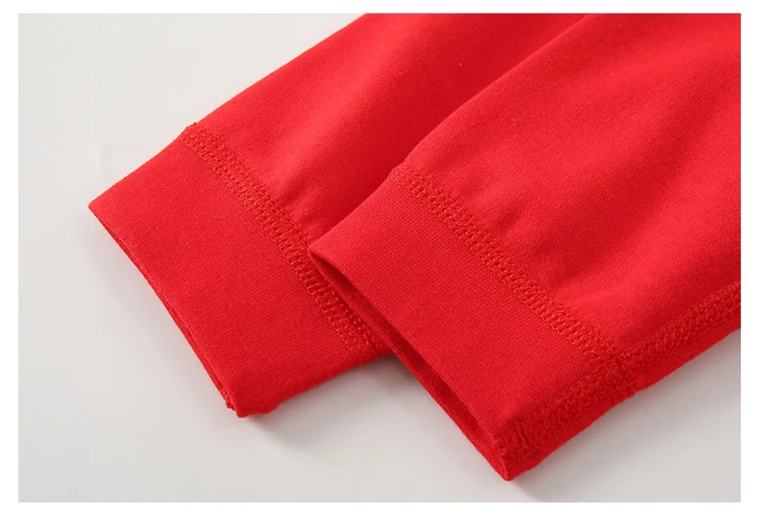 Look infantil rojo de manga larga, estilo cartoon
