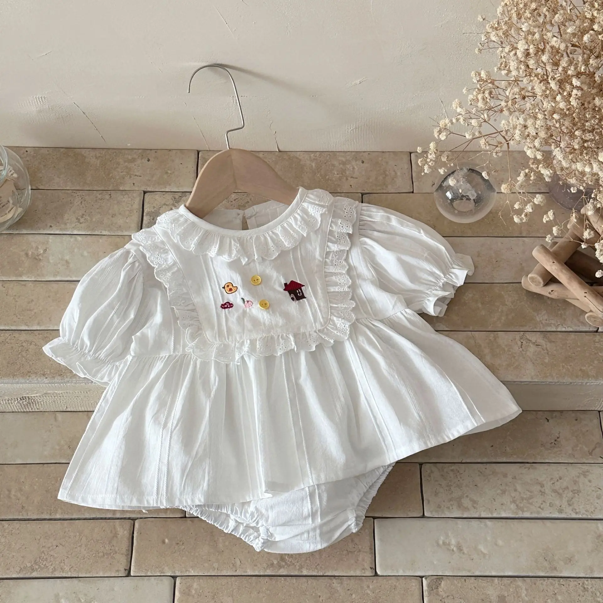 Conjunto de niña con tops bordados y blúmer - imagen 4