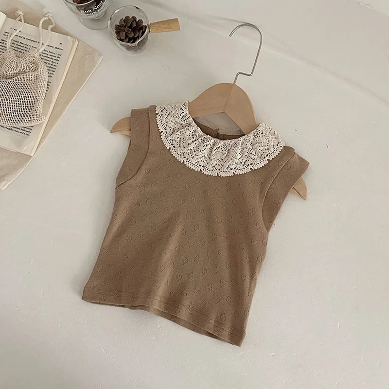Camiseta sin mangas de bebé niña con cuello de encaje y corazón - imagen 3