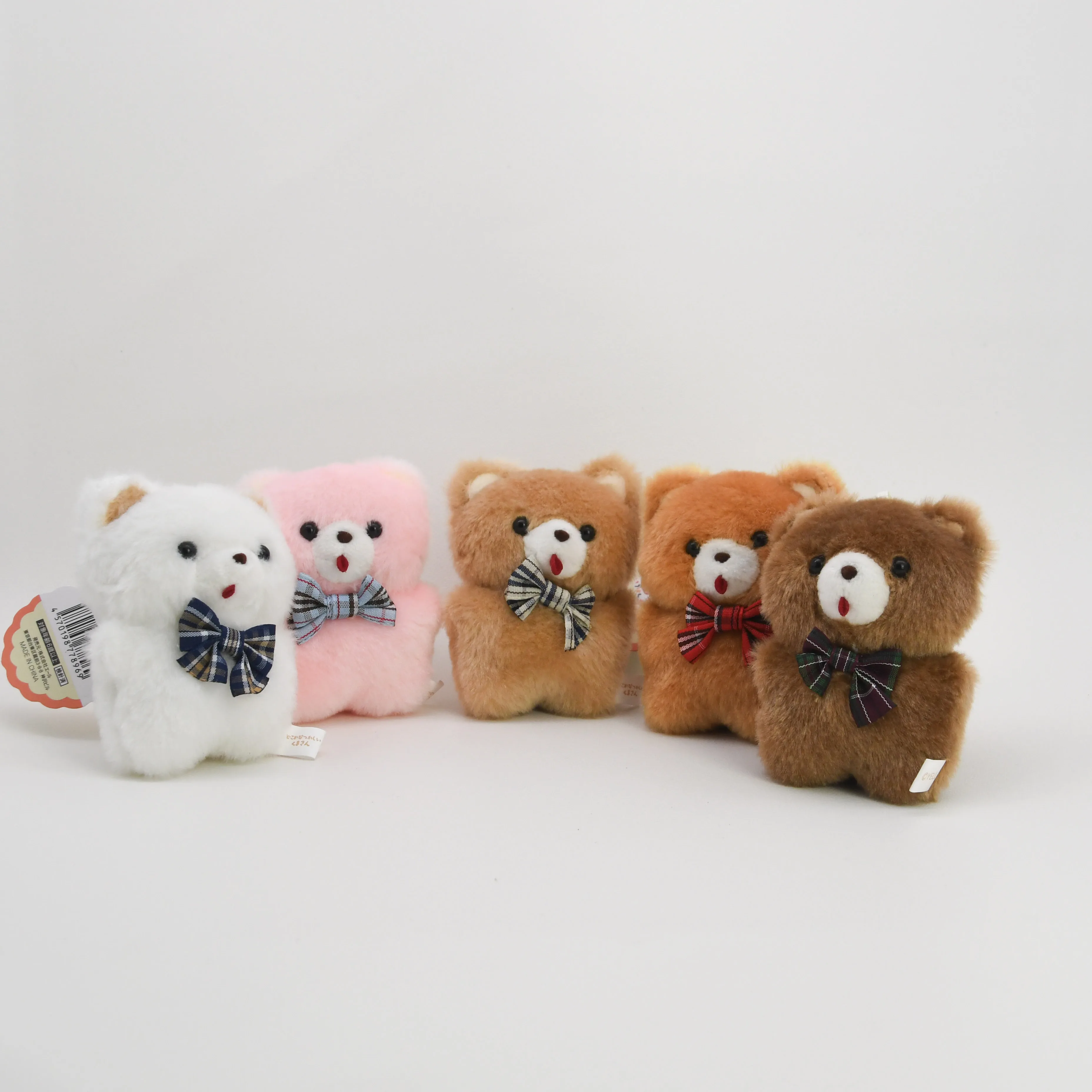 Yell World Peluche de oso nostálgico colgante con pajarita y cintas - imagen 2