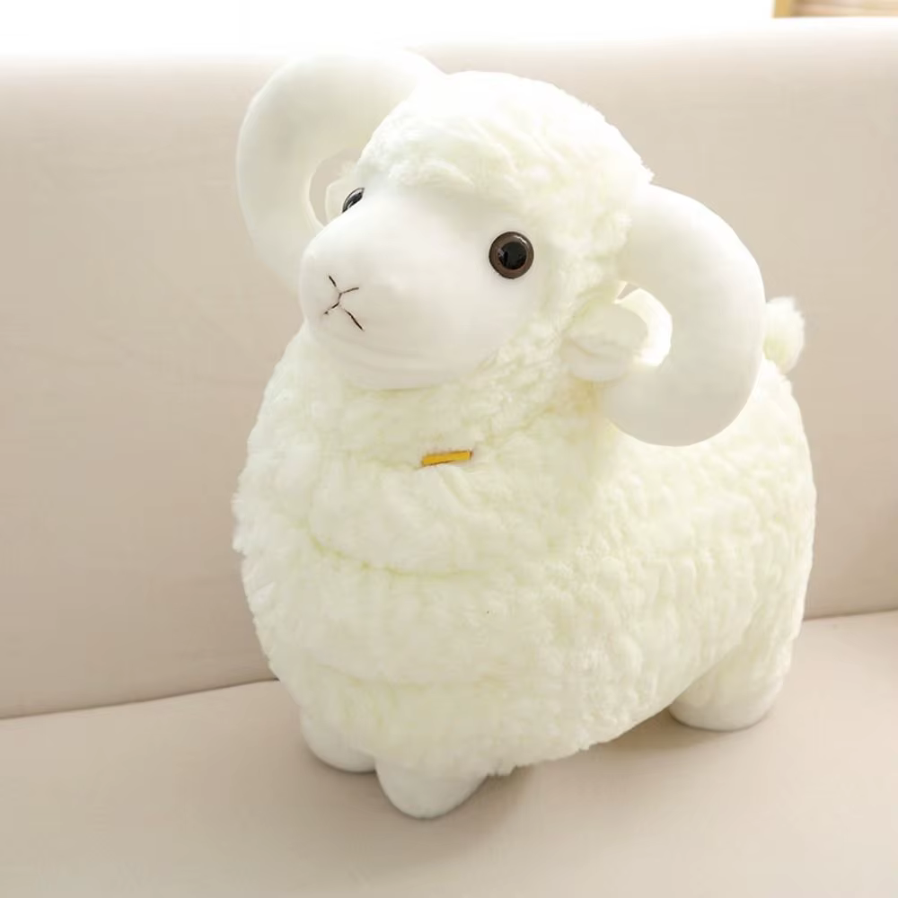 Peluche de oveja con grandes cuernos, suave y tierno para niño