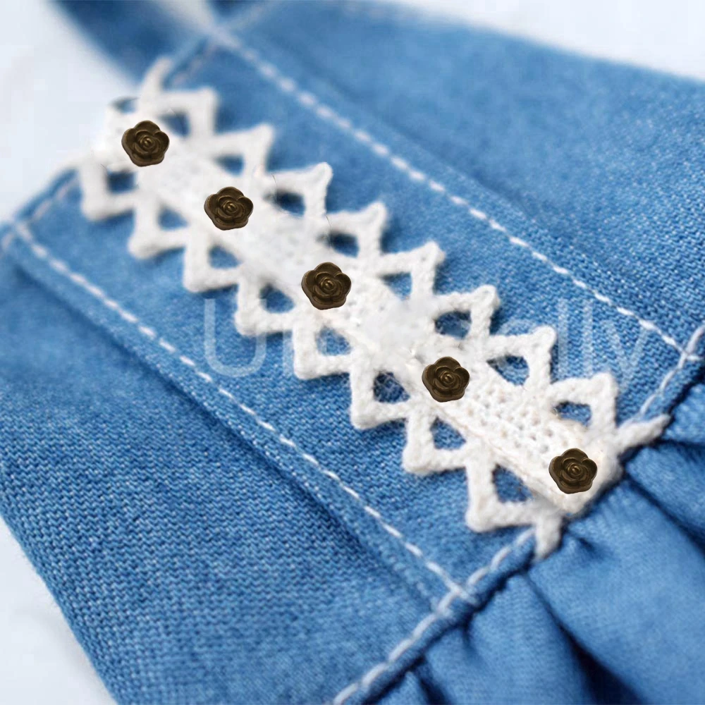 Aplicación de las hebillas en ropa de muñeca DIY