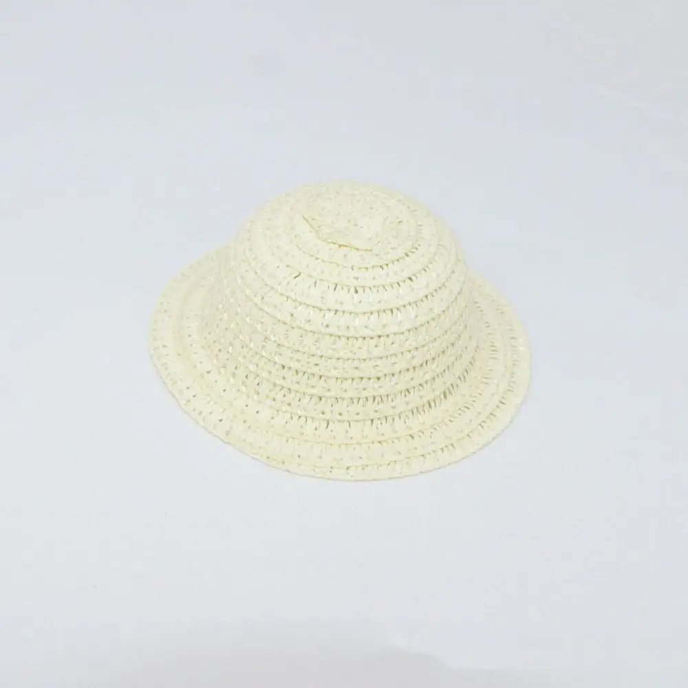 Sombrero colocado en una muñeca