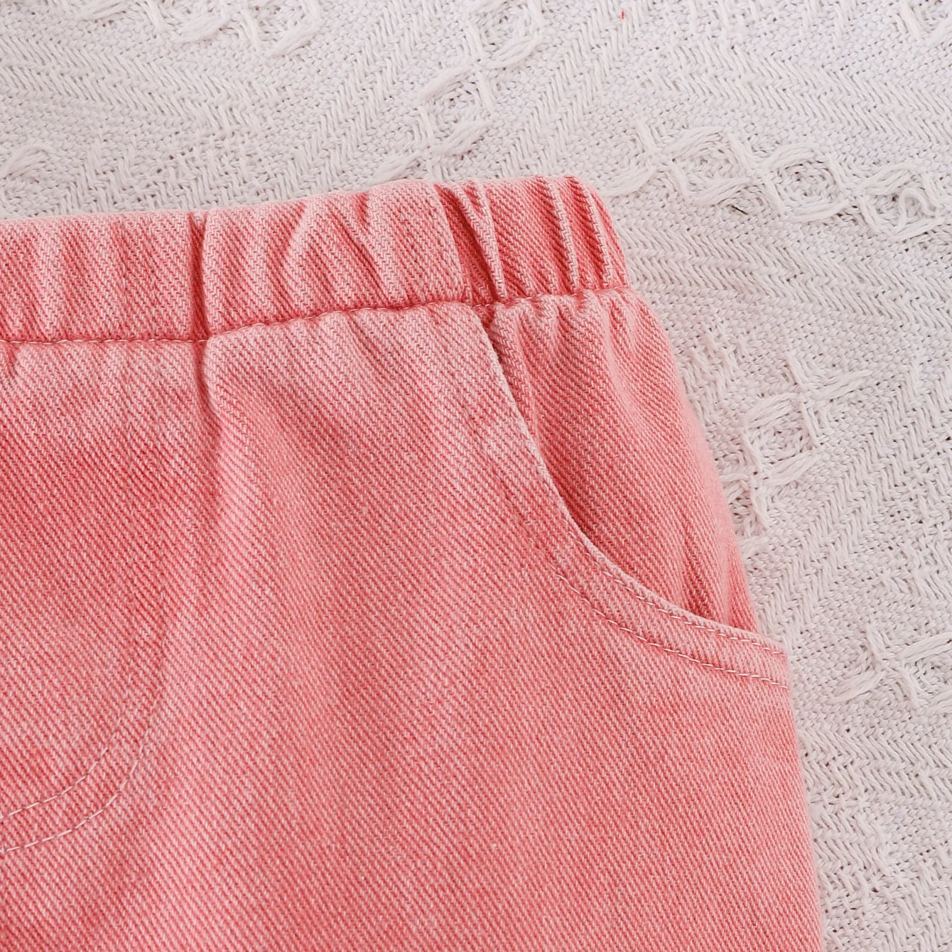 Conjunto bebé primavera: top mariposa blanco y vaquero acampanado