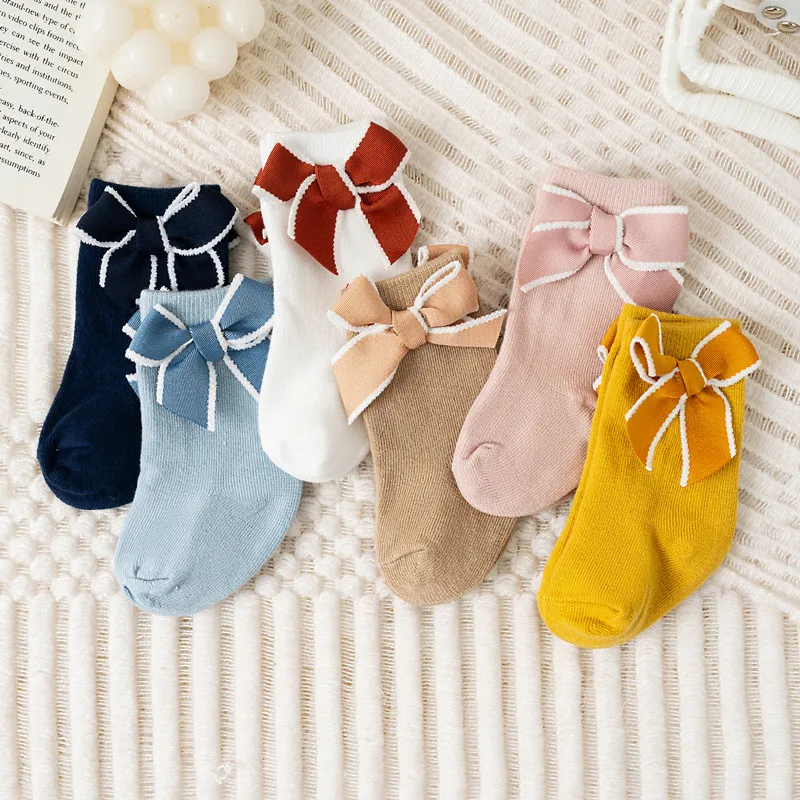Calcetines de algodón con lazo decorativo para niña