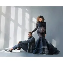 Vestido de maternidad negro cuello alto para sesión fotográfica