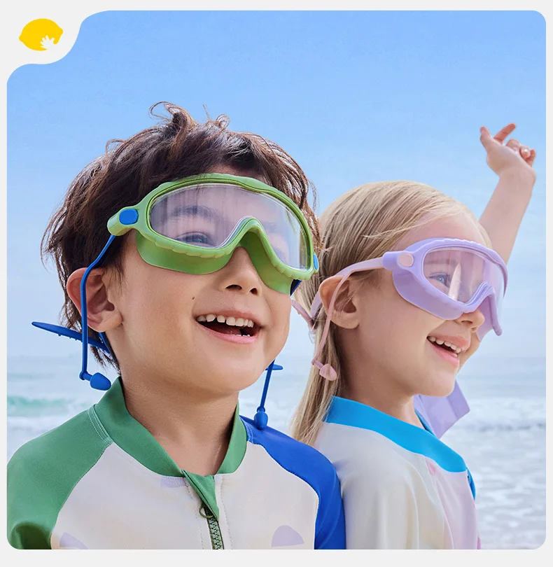 Gafas en uso durante clase de natación infantil