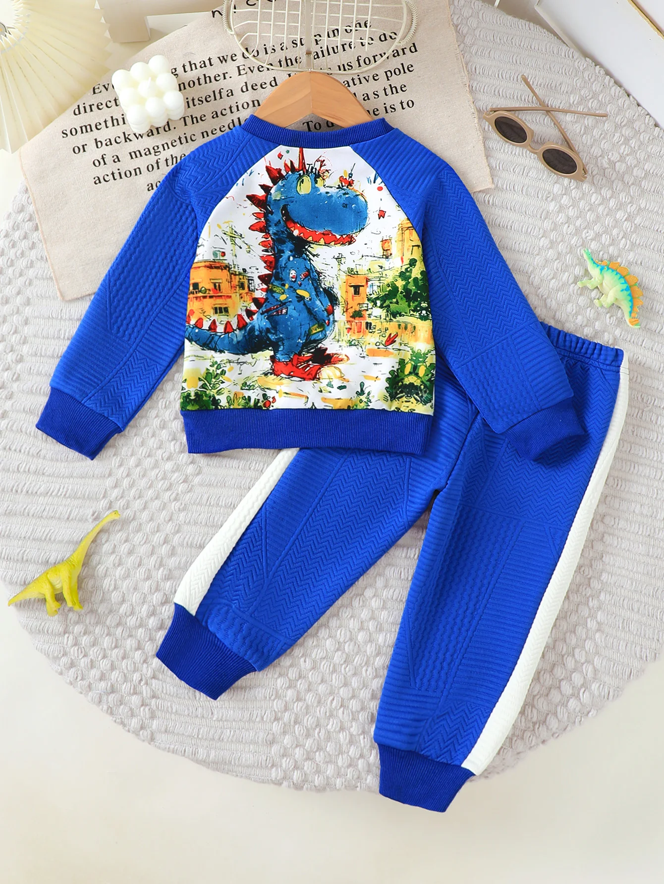 Conjunto de niño de dinosaurios: top manga larga y pantalón azul - imagen 2