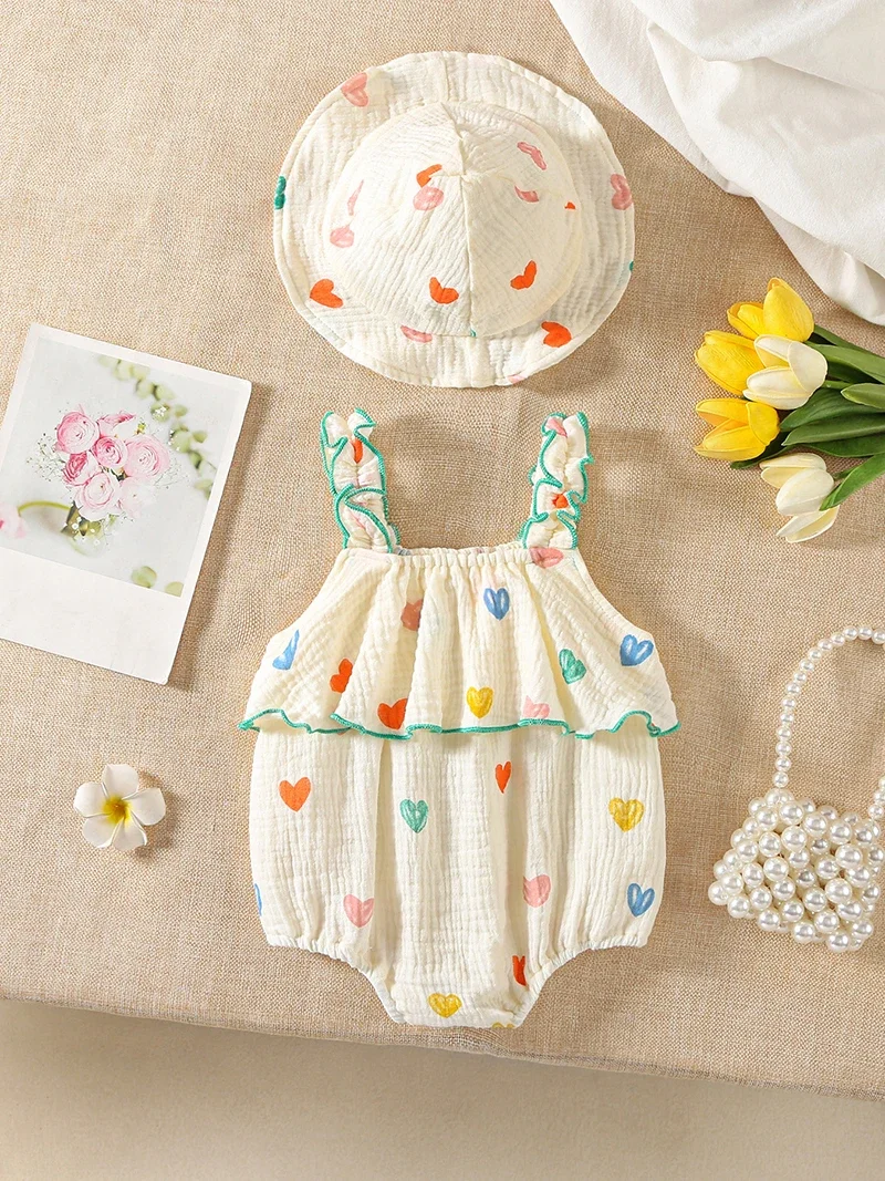 Mono tirantes niña de verano con estampado corazón y sombrero