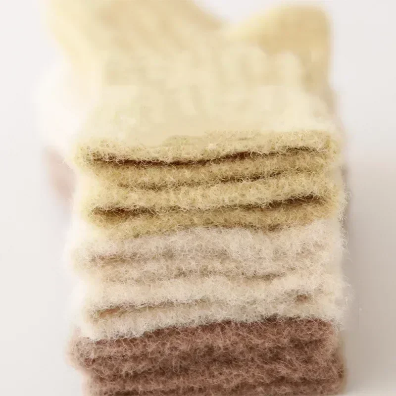 Calcetines de felpa para dormir – Cálidos para bebé - imagen 5