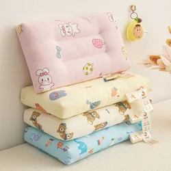 Almohada para bebé de algodón con dibujos infantiles en el sueño