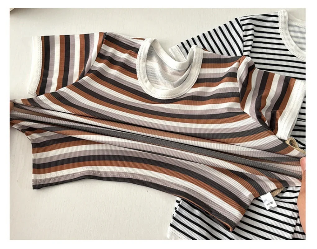 Conjunto de verano infantil camiseta a rayas y pantalón corto - imagen 4