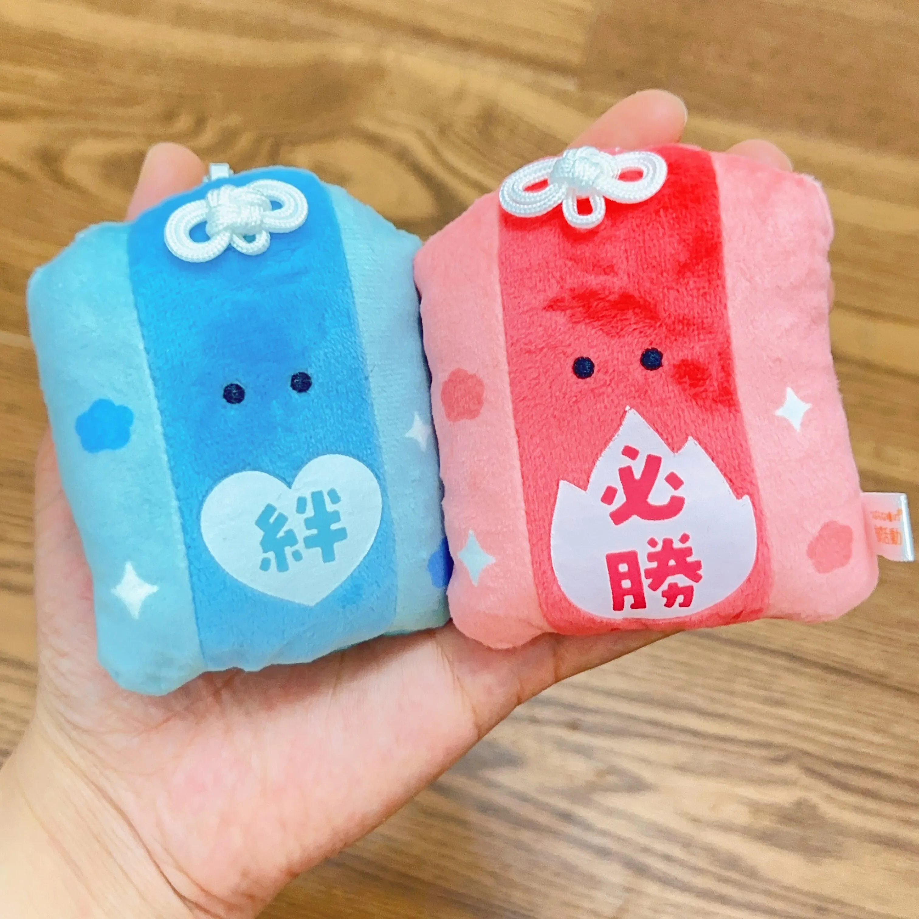 Peluche Yell deportivo con ojos redondos y colgante de actividades - imagen 5