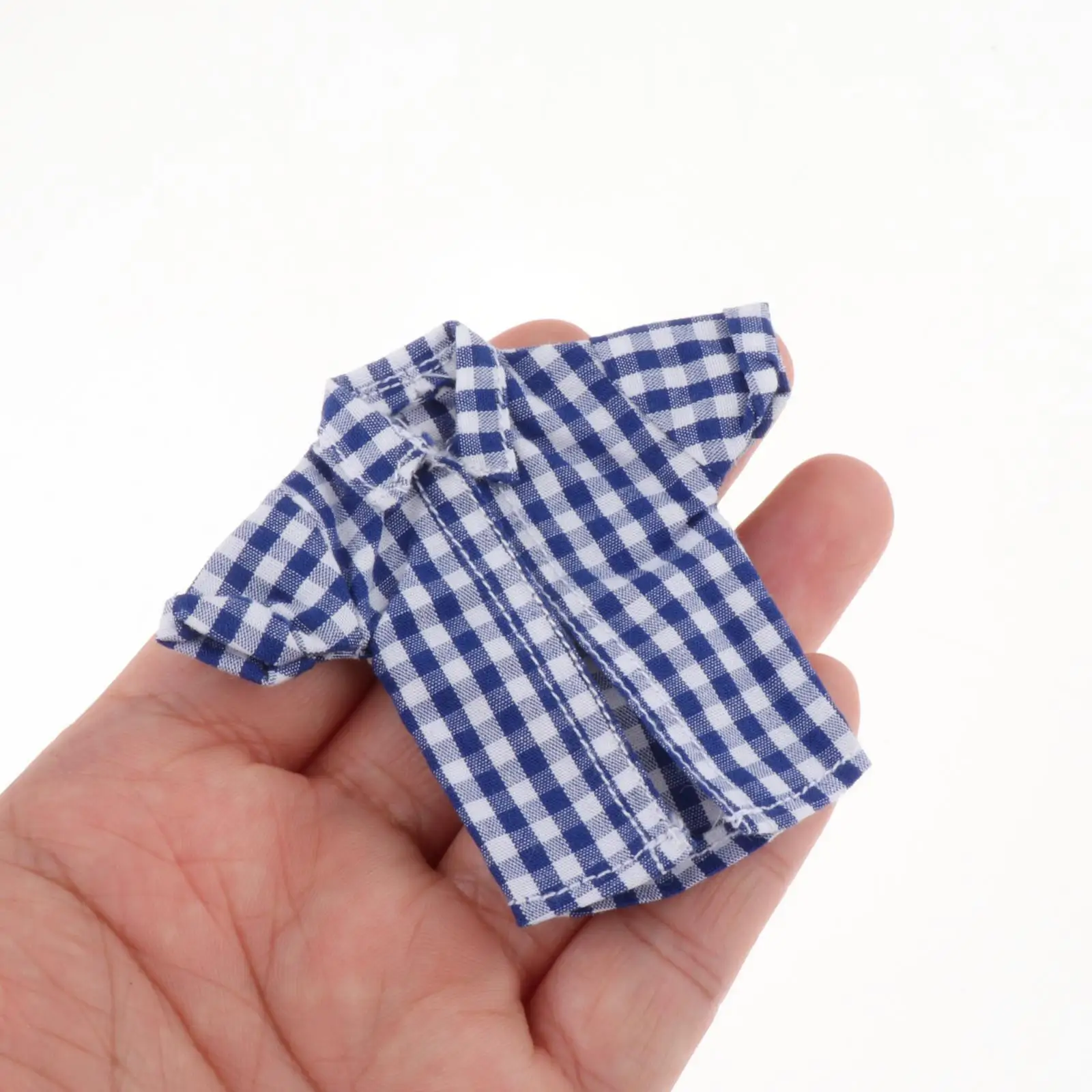 Ropa en miniatura a escala 1/12