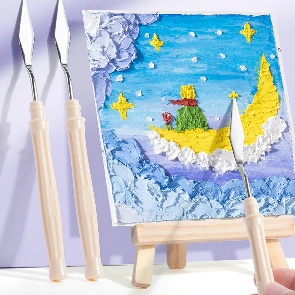 Niño pintando con crayones supersuaves