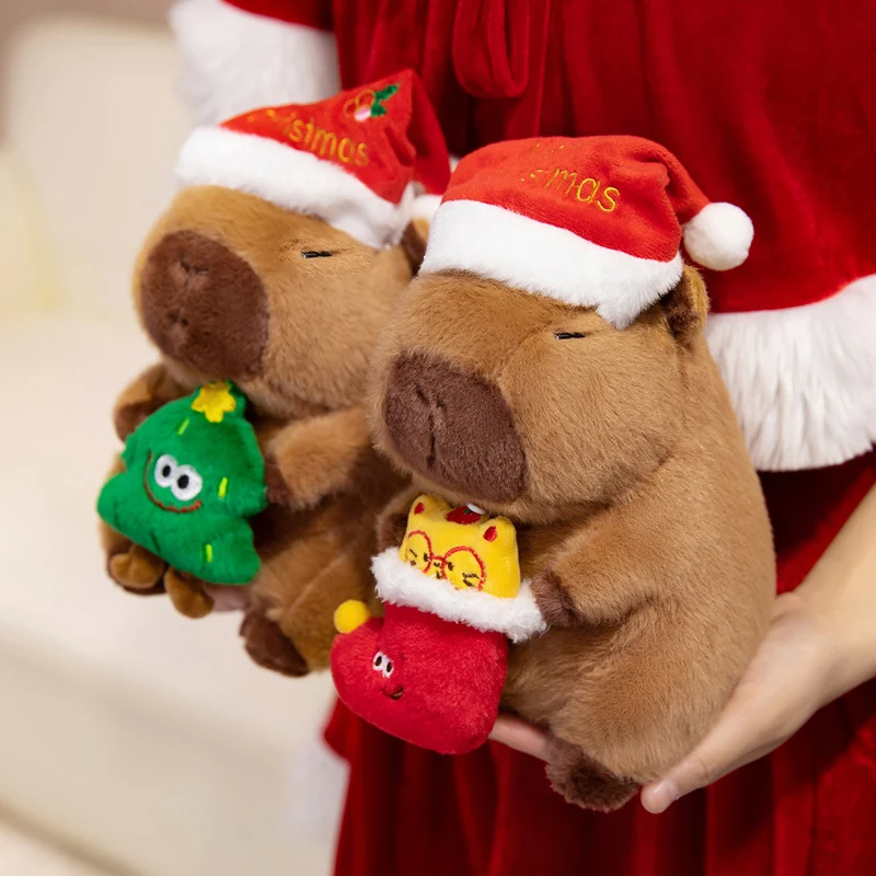 Peluche capibara con sombrero rojo de Navidad para dormir - imagen 5