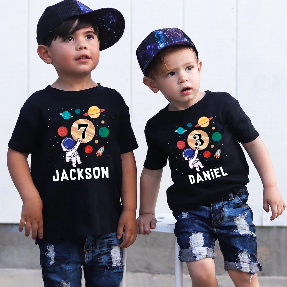 Camiseta personalizada de cumpleaños con astronauta para niño y niña - imagen 2