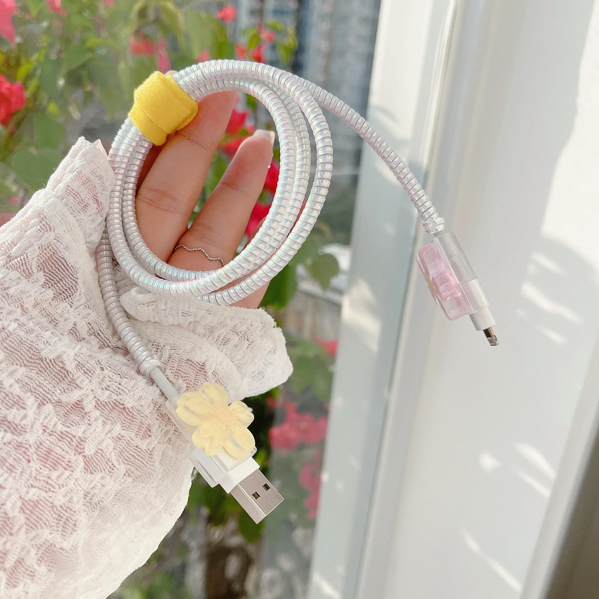 Protector de cable floral para iPhone 14 – Organizador decorativo - imagen 5