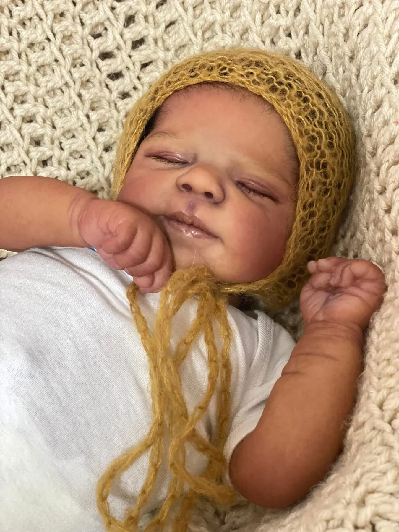 Muñeca Reborn Pascale realista de piel oscura pintada a mano - imagen 5