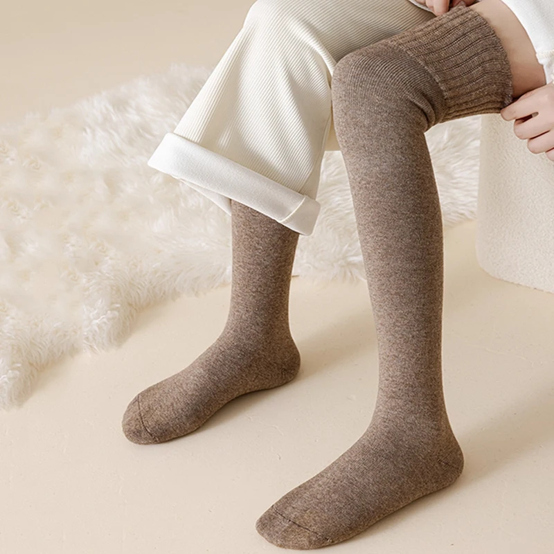 Calcetines altos de felpa por encima de la rodilla de invierno - imagen 4