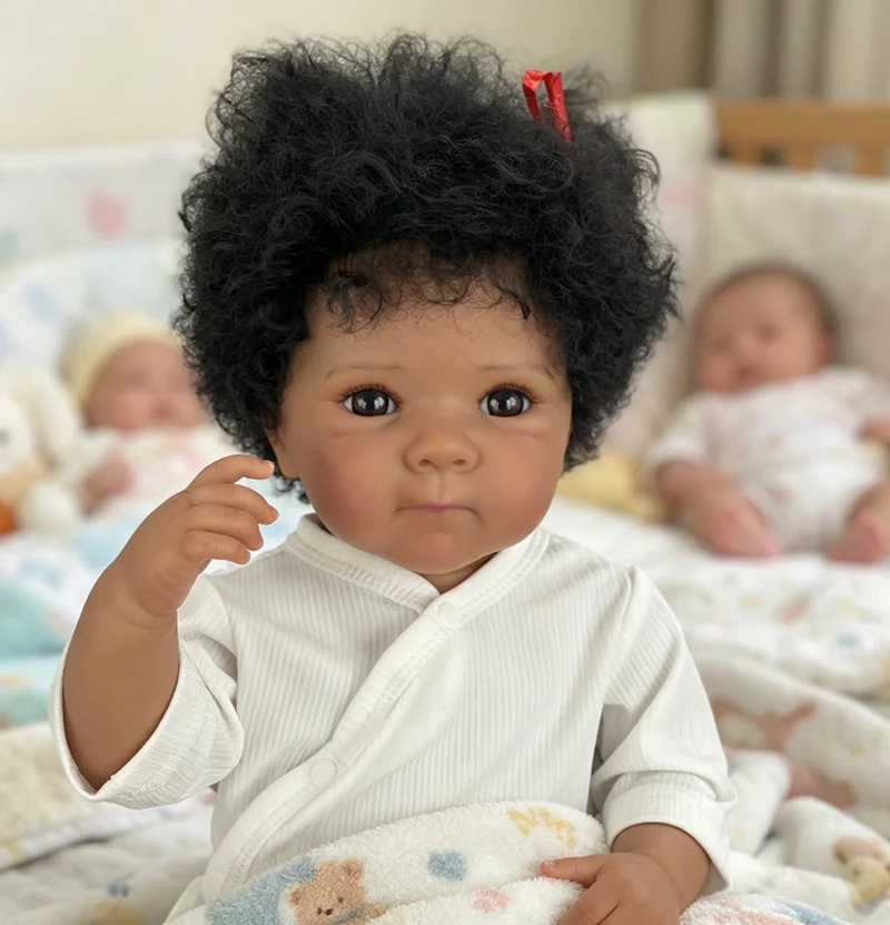 Muñeca reborn Bettie realista de piel oscura, cabello rizado - imagen 2