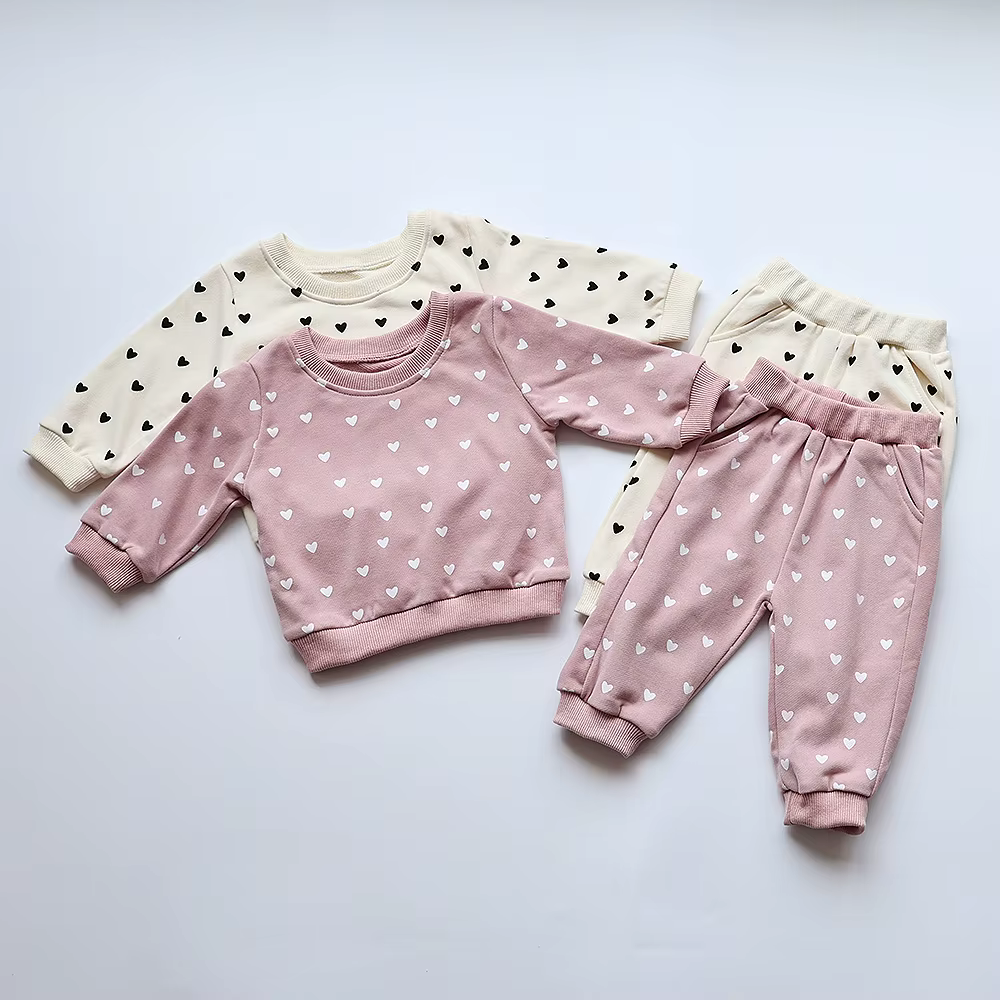 Conjunto informal con sudadera de corazón para bebé niña - imagen 3