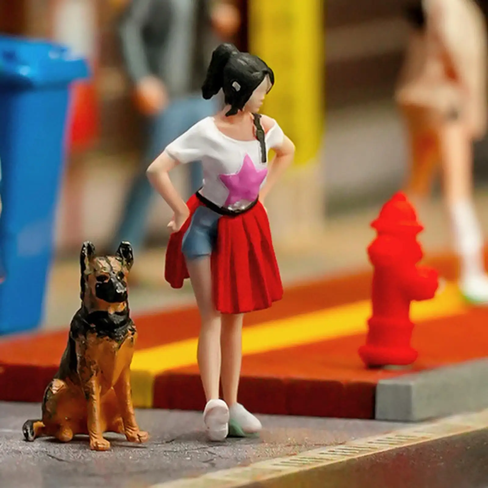Figura de niña en miniatura de resina pintada a mano para dioramas - imagen 4