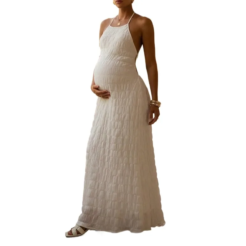 Vestido de embarazo blanco maxi texturizado con cuello halter - imagen 5