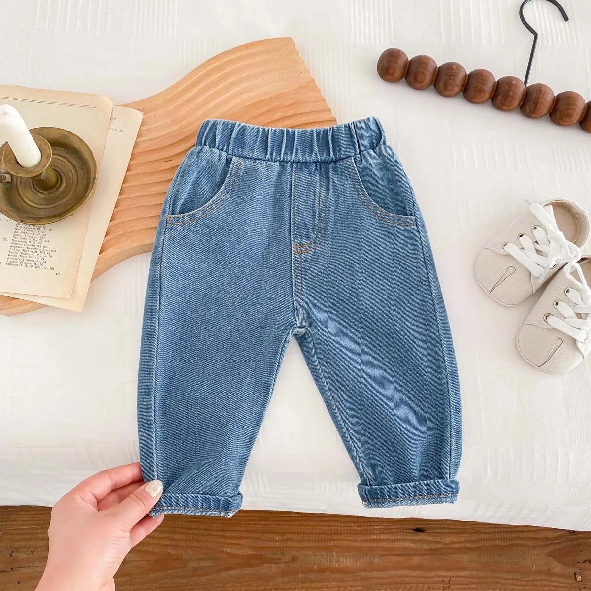 Guía de tallas y detalle del pantalón