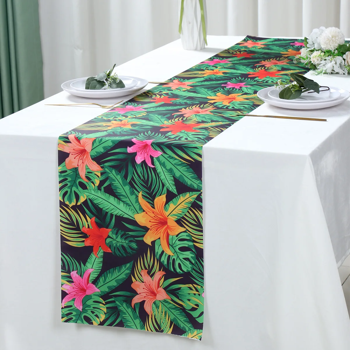 Detalle de patrones florales y flamencos tropicales