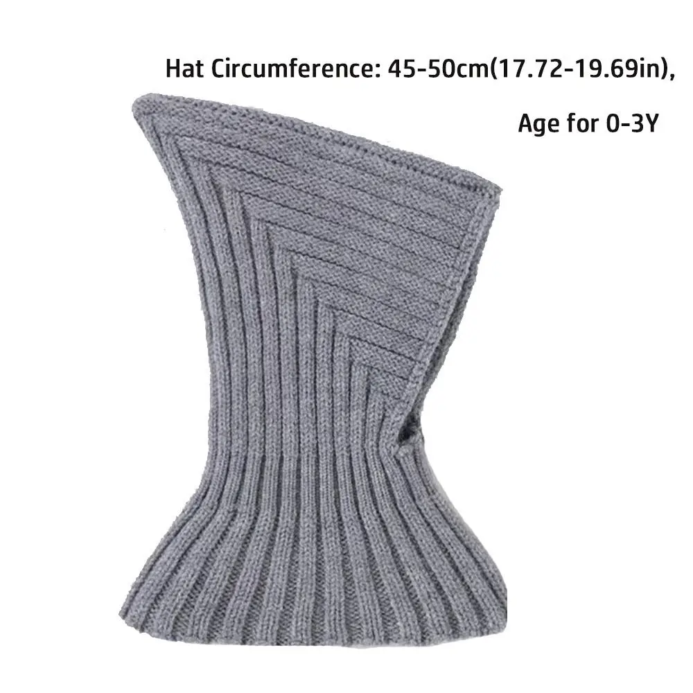 Gorro cálido con bufanda integrada en tono gris