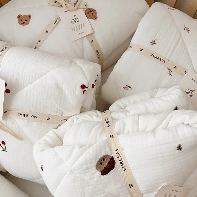 Detalle del bordado infantil