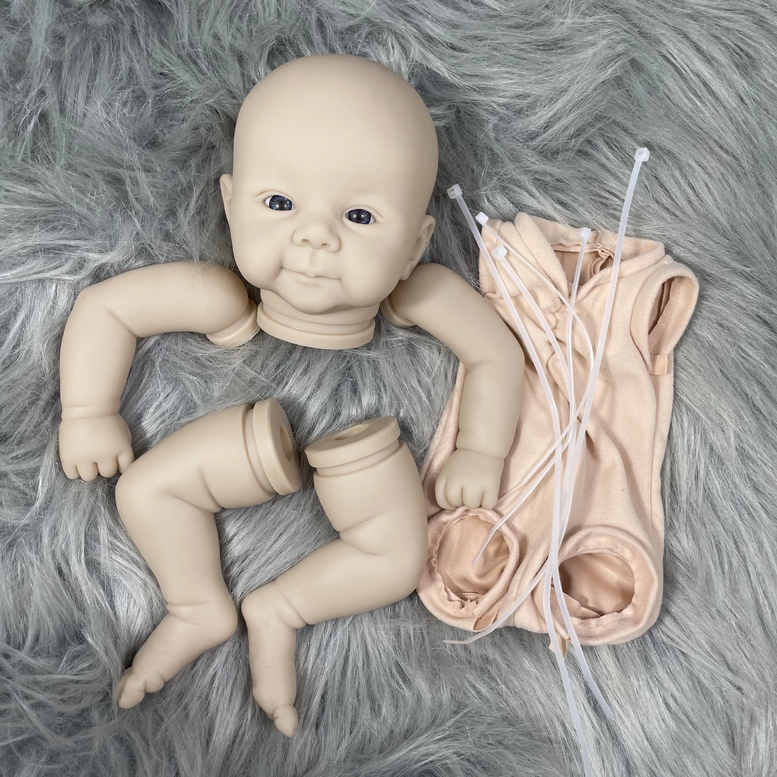 Kit de muñeca reborn MRB Juliette realista en vinilo y cuerpo textil - imagen 5