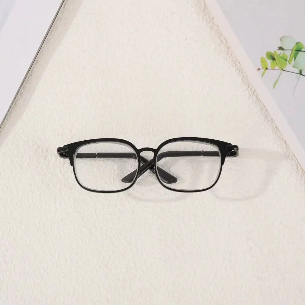 Gafas plateadas en uso