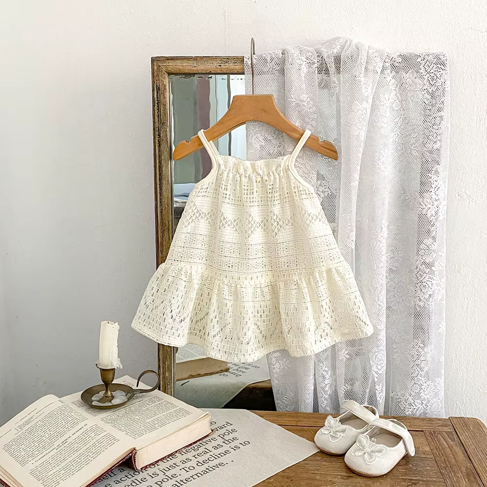 Vestido de princesa con tirantes y volantes de encaje para niña